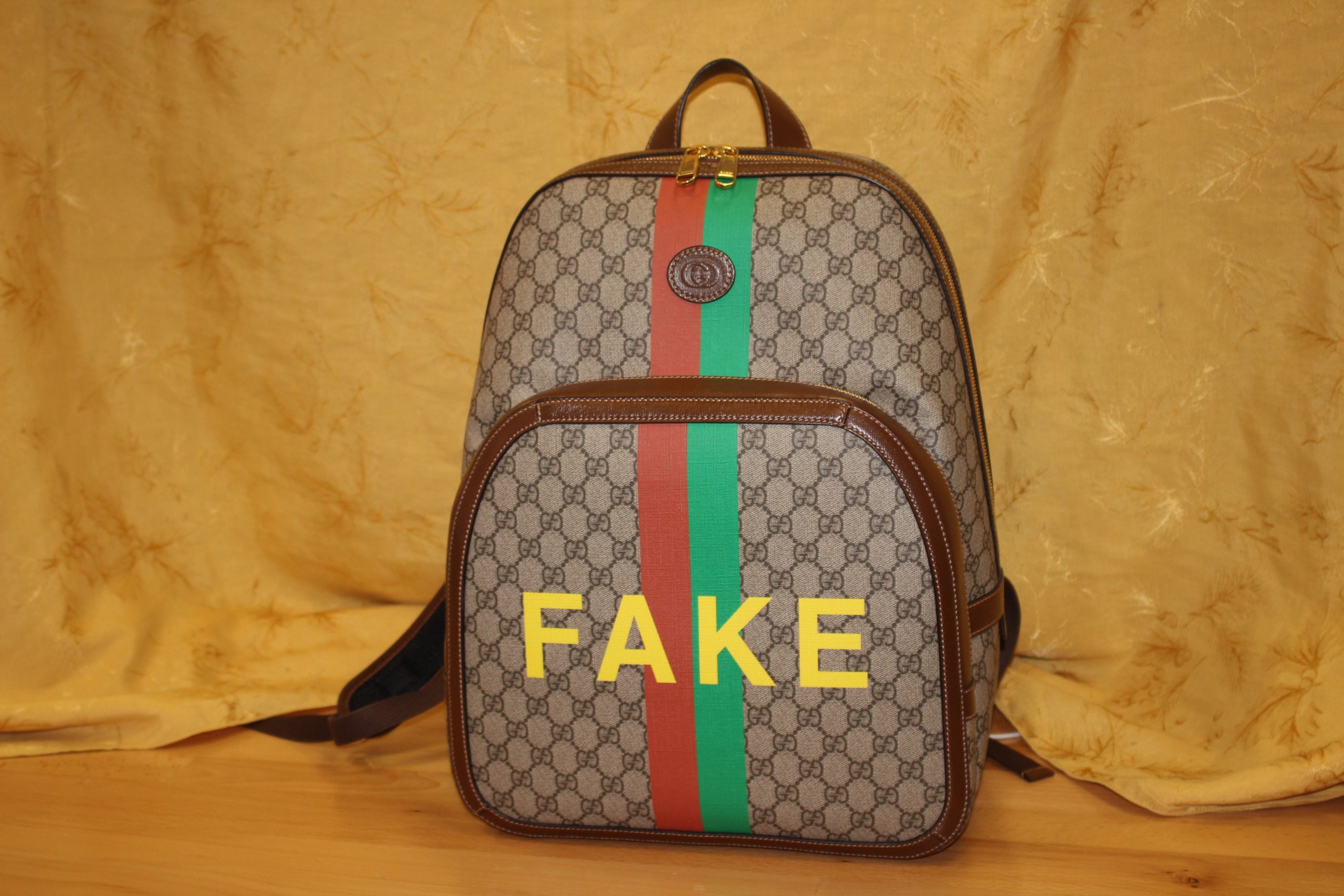 Gucci Fake/Not Supreme Logo Billfold Wallet Gucci